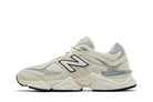 Tênis New Balance 9060 Sea Salt Raincloud Cinza detalhe do solado