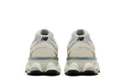 Tênis New Balance 9060 Sea Salt Raincloud Cinza detalhe do material