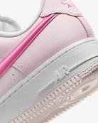 Tênis Nike Air Force 1 07 Lx Paw Print Rosa detalhe lateral