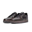 Tênis Nike Air Force 1 Low Paris Marrom detalhe do material