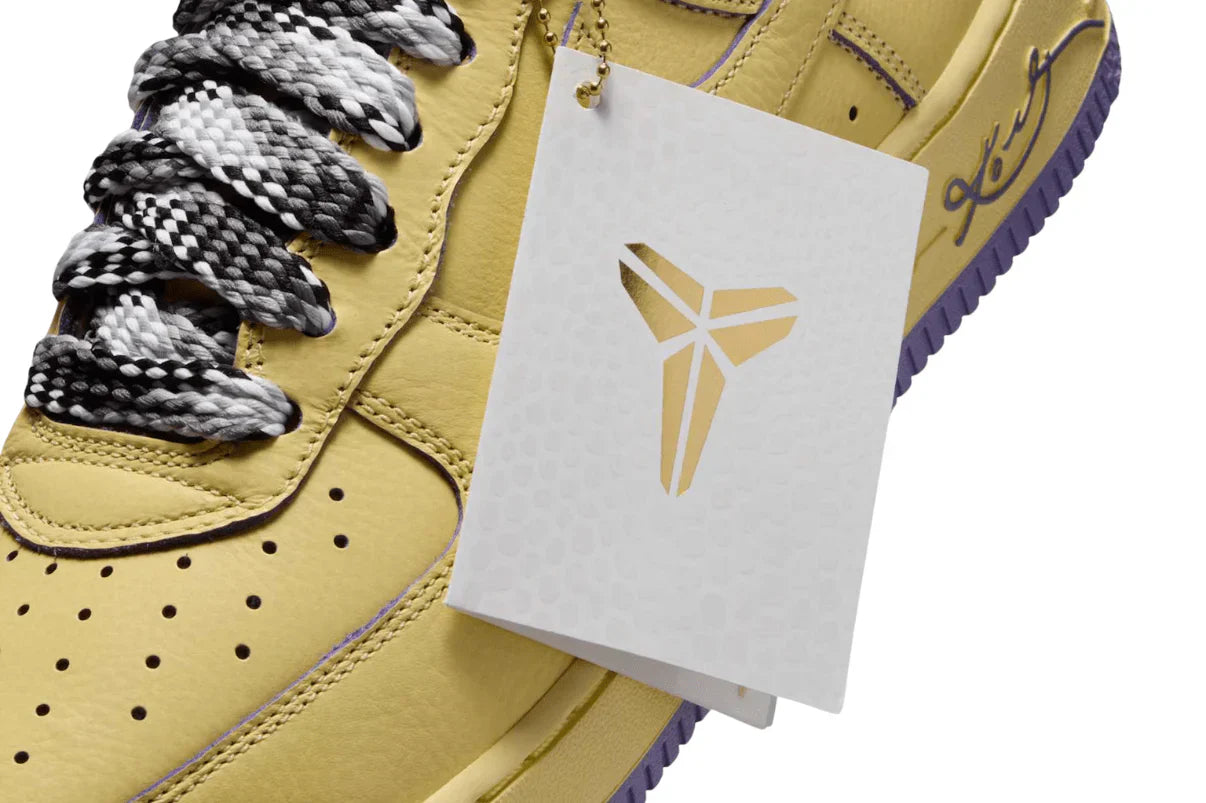 Tênis Nike Air Force 1 Low Protro Kobe Bryant Mamba Mentality Amarelo vista traseira