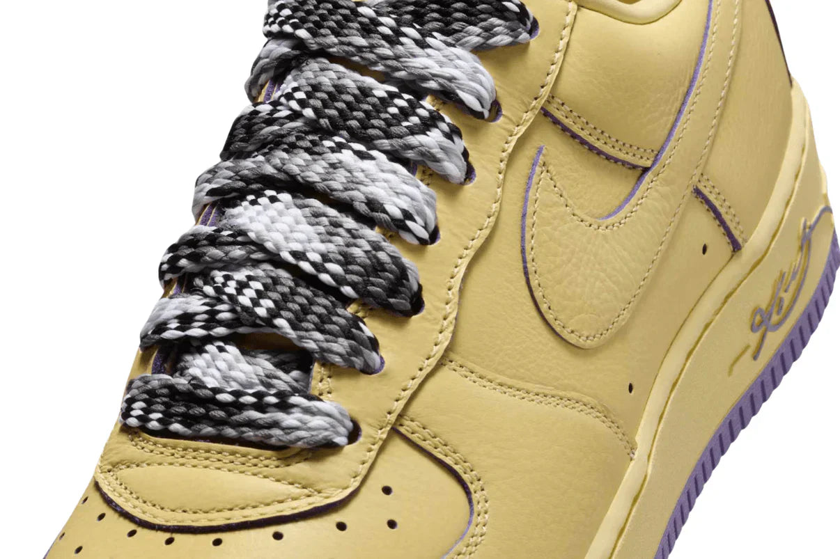 Tênis Nike Air Force 1 Low Protro Kobe Bryant Mamba Mentality Amarelo detalhe lateral