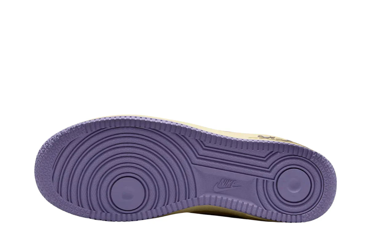 Tênis Nike Air Force 1 Low Protro Kobe Bryant Mamba Mentality Amarelo detalhe frontal