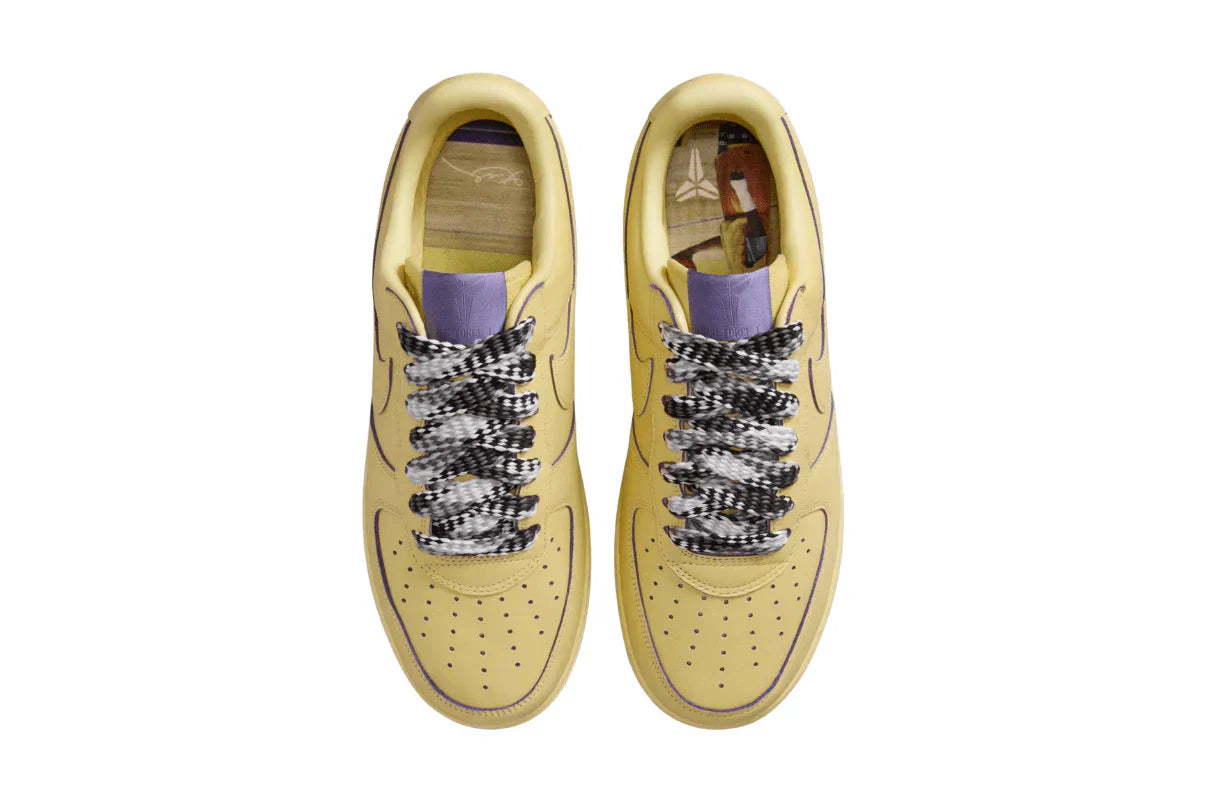 Tênis Nike Air Force 1 Low Protro Kobe Bryant Mamba Mentality Amarelo detalhe do acabamento
