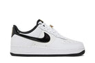 Tênis Nike Air Force 1 Low World Champ Branco vista lateral