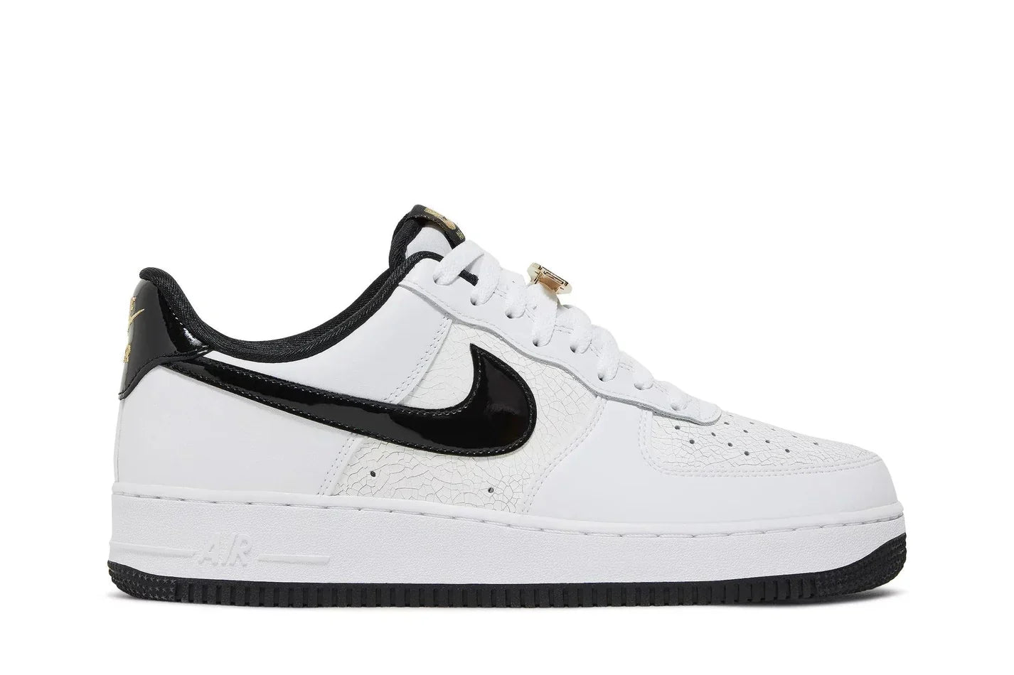 Tênis Nike Air Force 1 Low World Champ Branco vista lateral