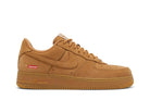 Tênis Nike Air Force 1 Low x Supreme Wheat Marrom vista lateral