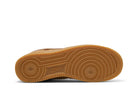 Tênis Nike Air Force 1 Low x Supreme Wheat Marrom detalhe lateral