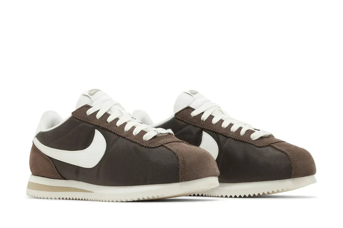 Tênis Nike Cortez Baroque Brown Marrom detalhe do material