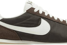 Tênis Nike Cortez Baroque Brown Marrom detalhe lateral