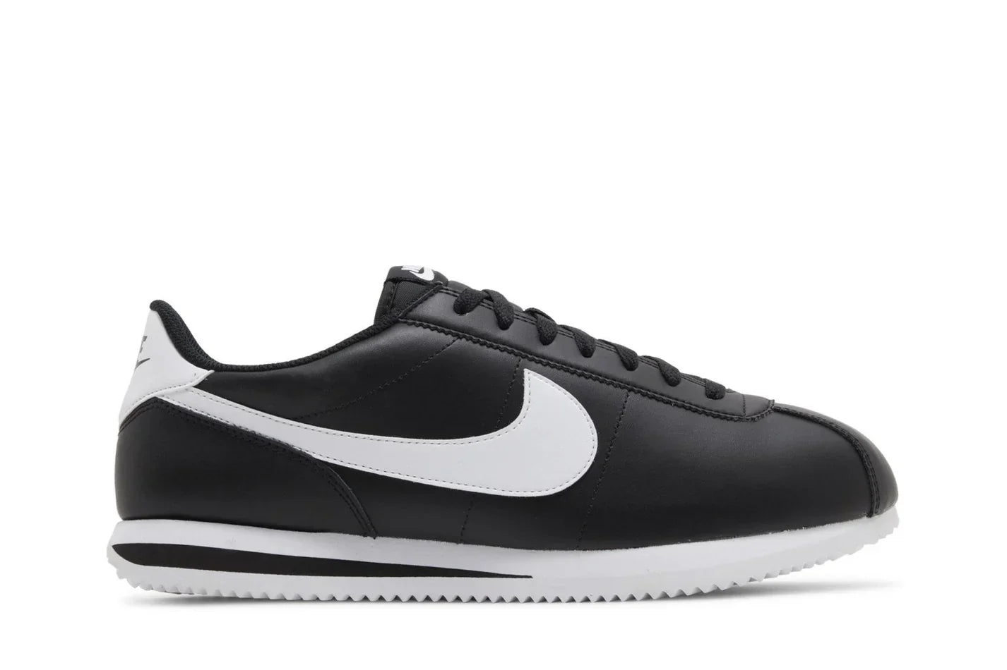 Tênis Nike Cortez Black White Preto vista lateral