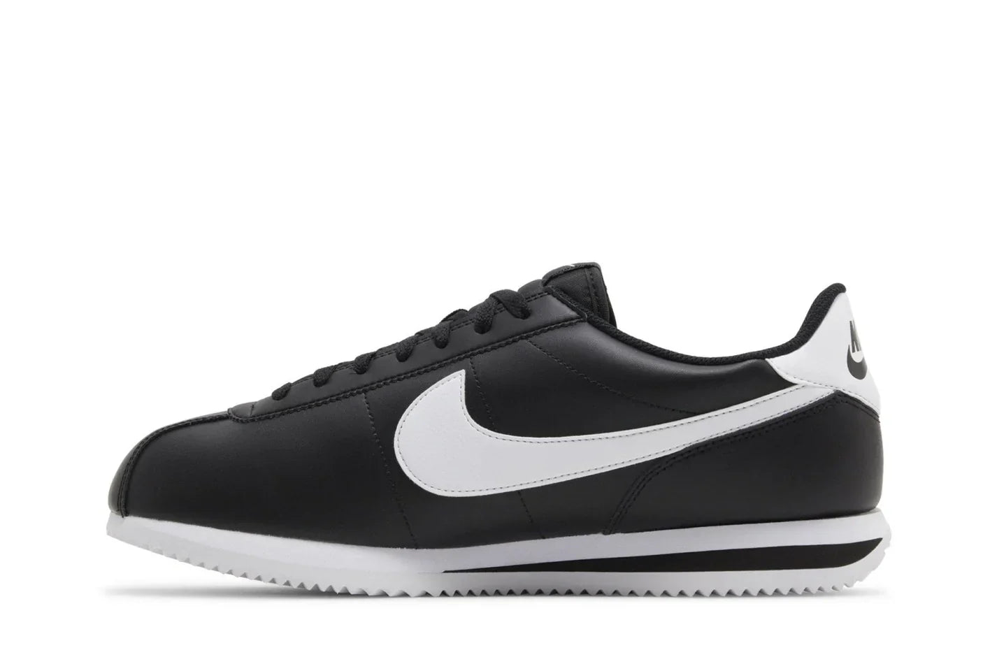 Tênis Nike Cortez Black White Preto detalhe lateral