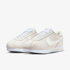 Tênis Nike Cortez Leather Phantom Coconut Bege detalhe do material