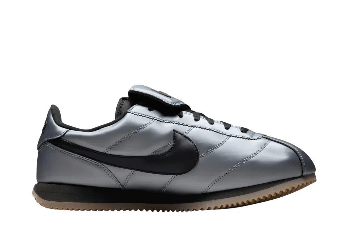 Tênis Nike Cortez SE Tiempo Pack Metallic Cool Grey Cinza vista superior