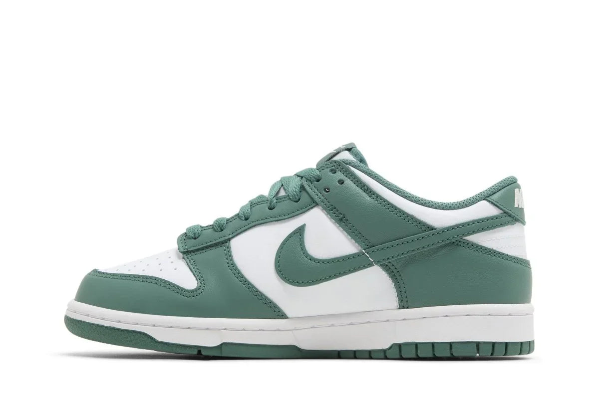 Tênis Nike Dunk Low Bicoastal Verde vista traseira