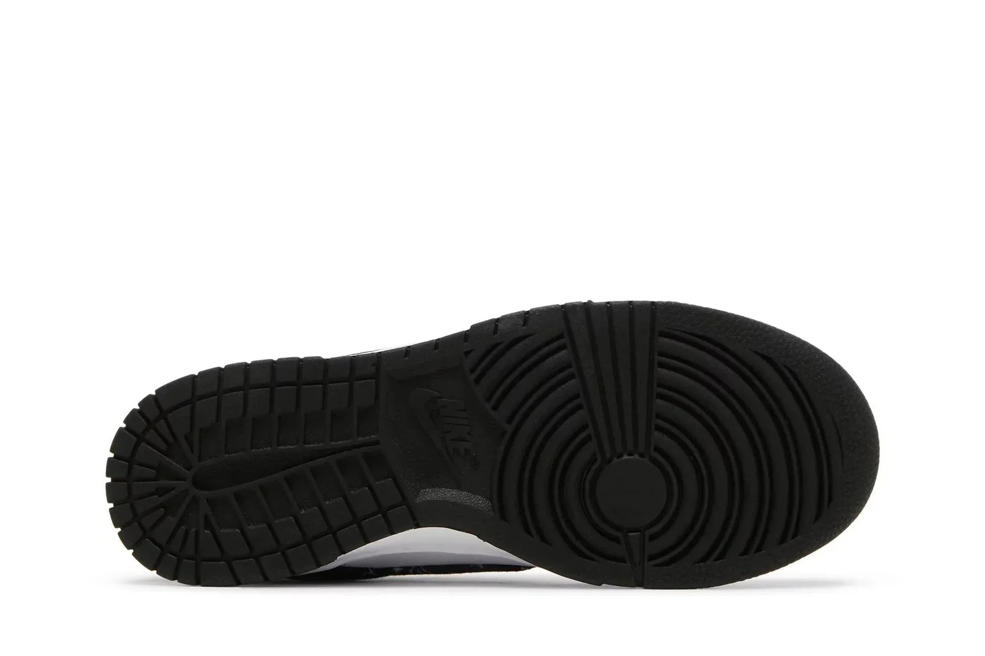 Tênis Nike Dunk Low Black Paisley Preto detalhe do solado