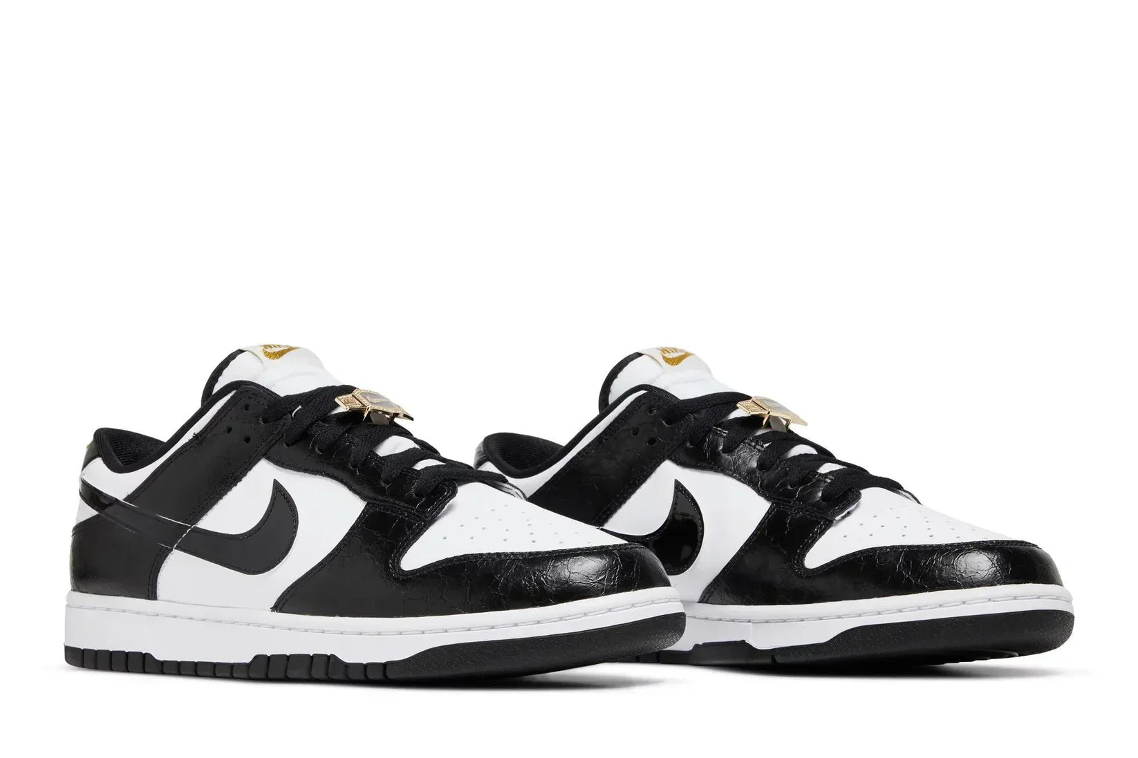 Tênis Nike Dunk Low Black World Champ Preto detalhe lateral