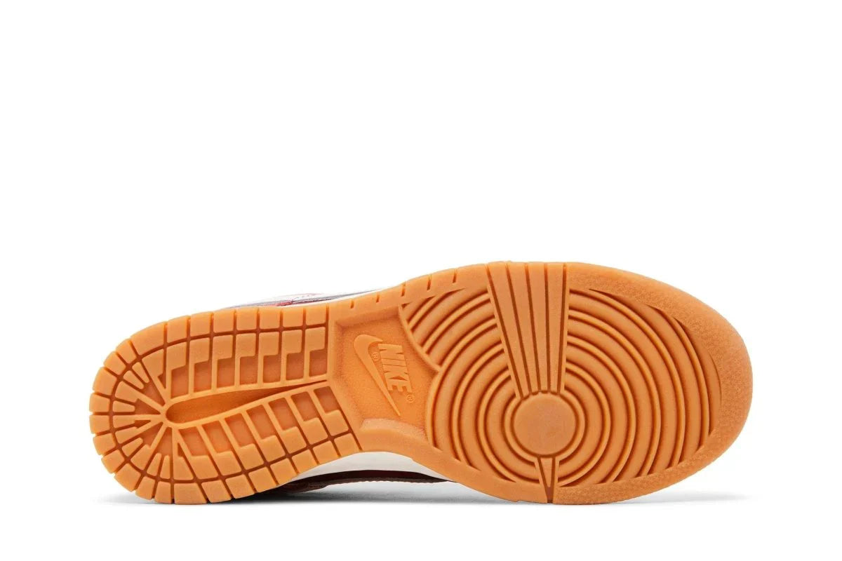 Tênis Nike Dunk Low Desert Berry Rosa vista traseira