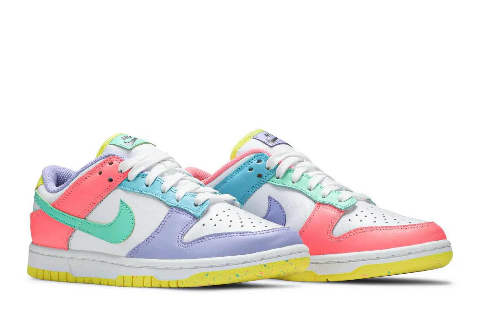 Tênis Nike Dunk Low Easter Feminino Colorido detalhe do solado