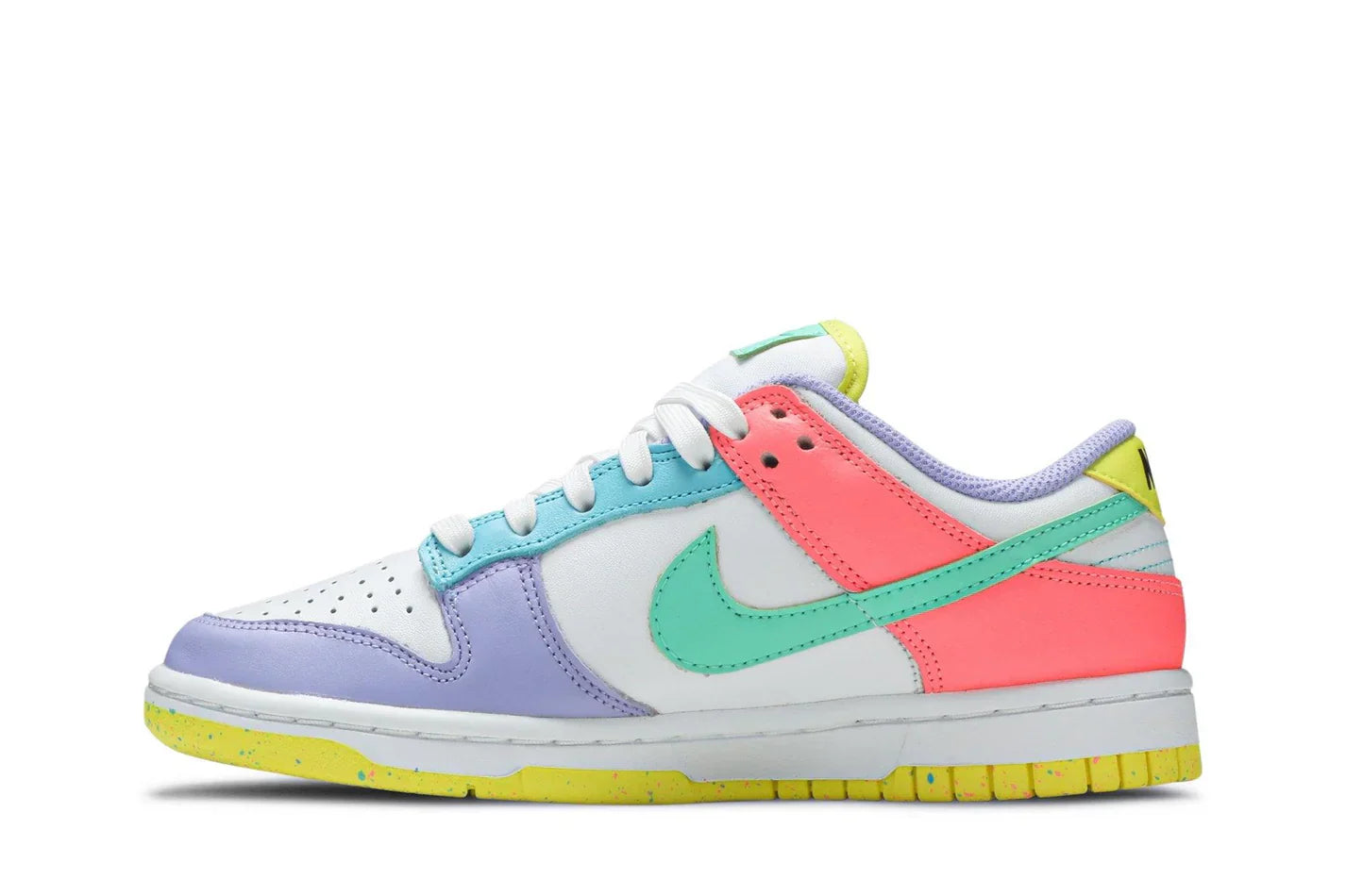 Tênis Nike Dunk Low Easter Feminino Colorido detalhe do material