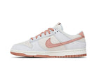 Tênis Nike Dunk Low Fossil Rose Azul/Rosa detalhe do solado