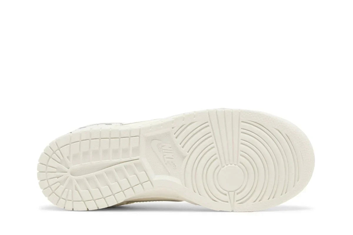 Tênis Nike Dunk Low Give Her Flowers Branco vista traseira
