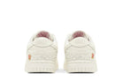 Tênis Nike Dunk Low Give Her Flowers Branco detalhe lateral