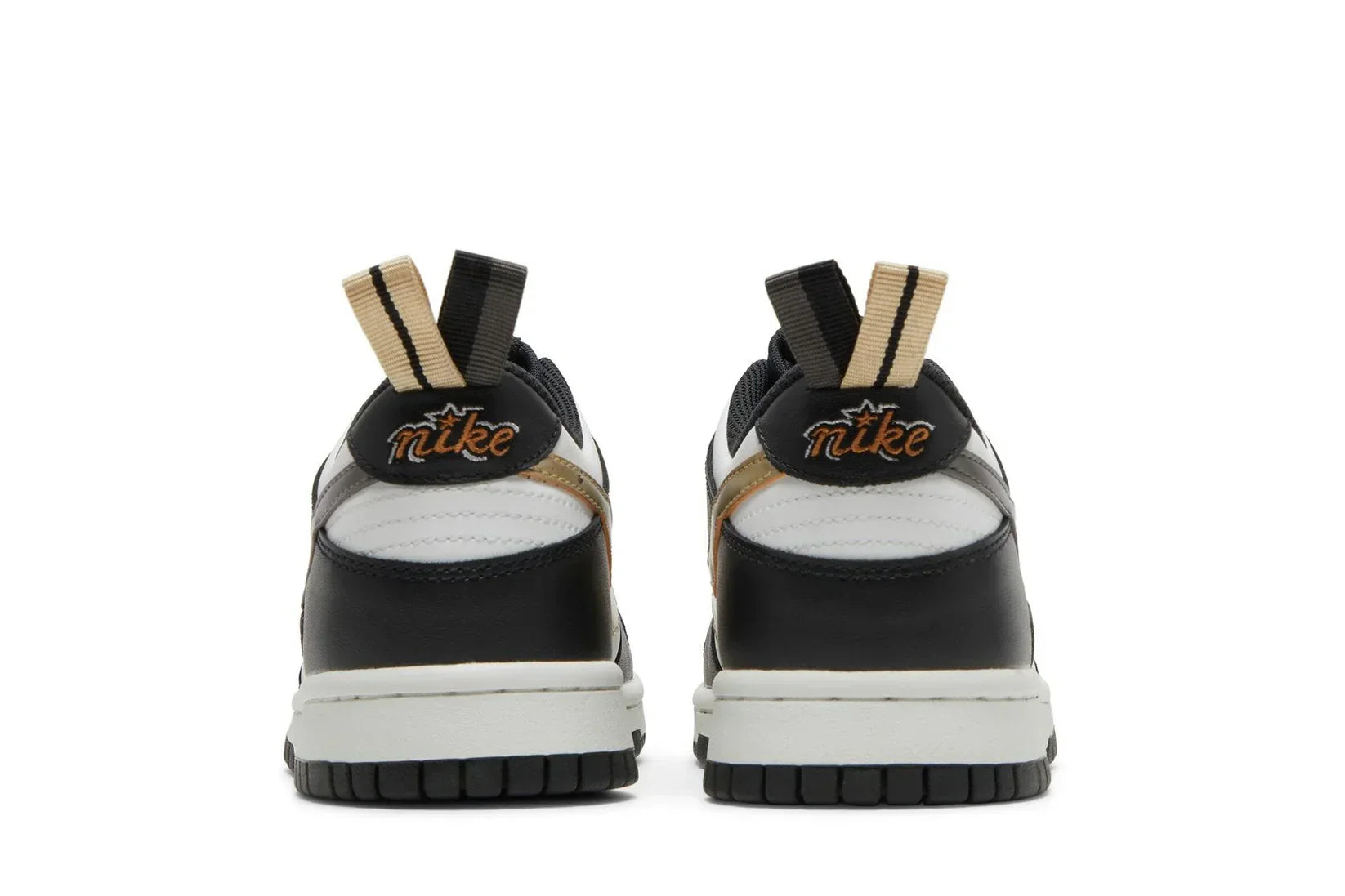 Tênis Nike Dunk Low GS Black/White Metallic Preto vista traseira