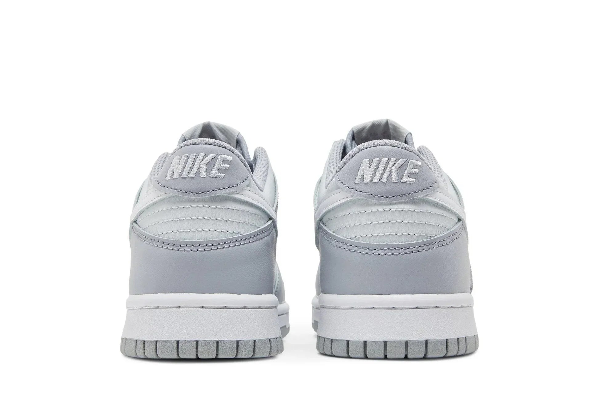 Tênis Nike Dunk Low GS Two Toned Grey Cinza detalhe do solado