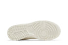 Tênis Nike Dunk Low Iridescent Swoosh Bege detalhe lateral