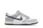 Tênis Nike Dunk Low Light Carbon Cinza vista lateral