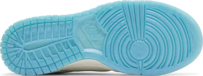 Tênis Nike Dunk Low Lx Year of Dragon 2024 Verde vista traseira