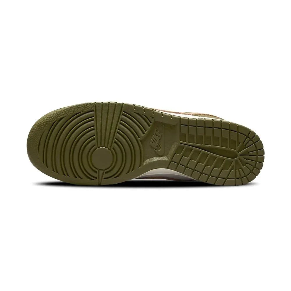 Tênis Nike Dunk Low Medium Olive Hemp Verde detalhe lateral