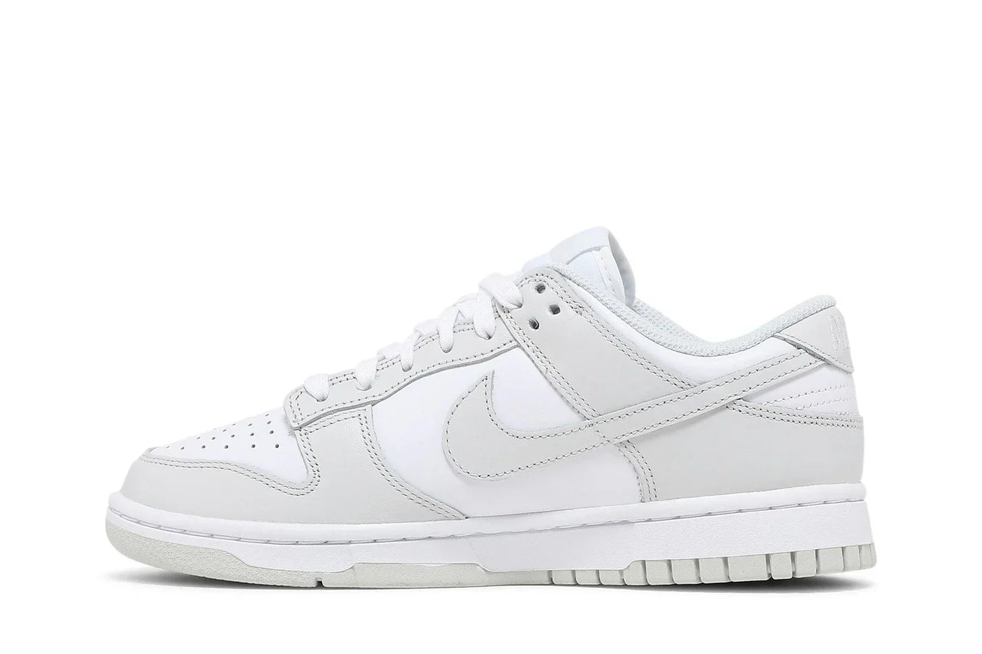 Tênis Nike Dunk Low Photon Dust Branco detalhe do solado