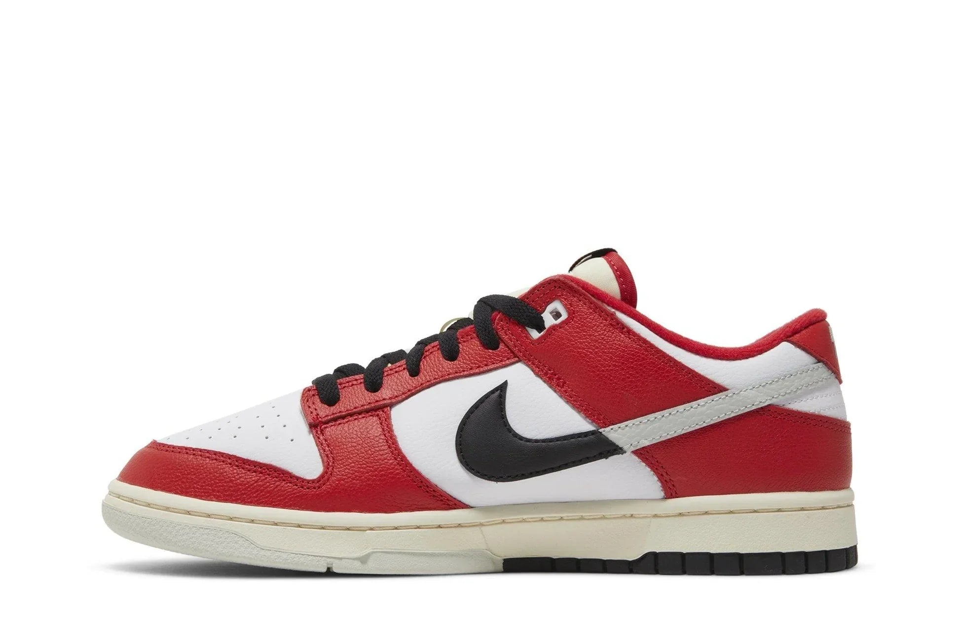 Tênis Nike Dunk Low Premium Chicago Split Vermelho vista traseira