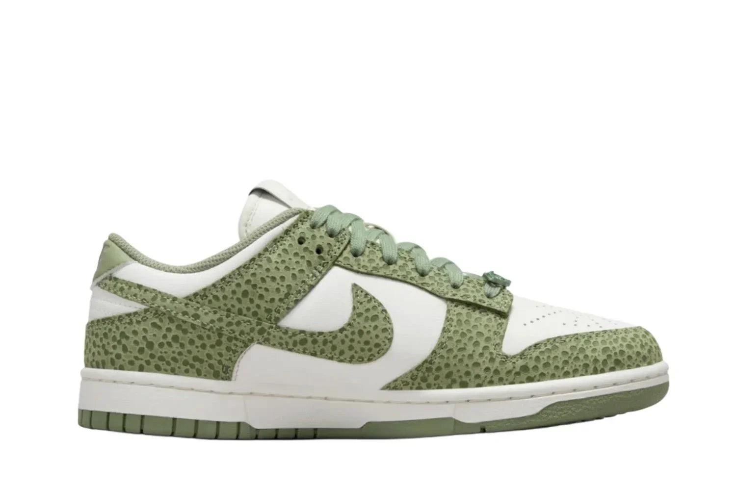Tênis Nike Dunk Low Safari Oil Green Verde vista lateral