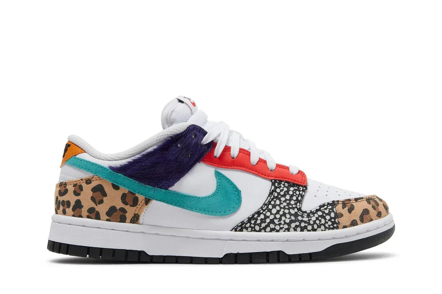 Tênis Nike Dunk Low SE Animal Colorido vista lateral