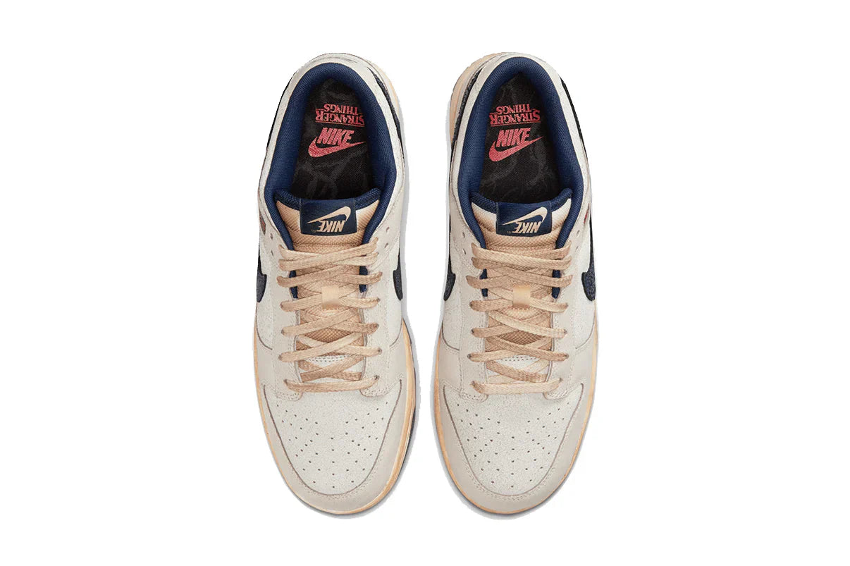 Tênis Nike Dunk Low Stranger Things Phantom Branco detalhe do solado