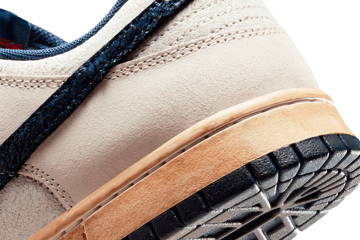 Tênis Nike Dunk Low Stranger Things Phantom Branco detalhe lateral