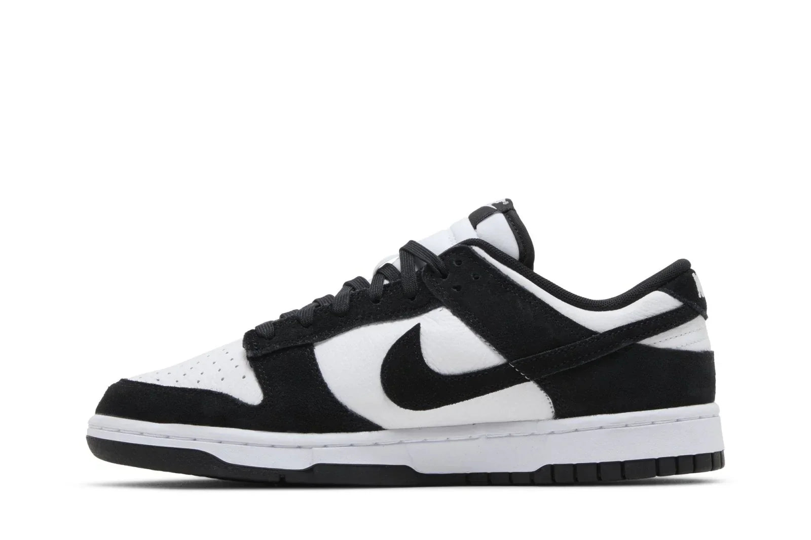 Tênis Nike Dunk Low Suede Panda Preto vista traseira