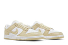 Tênis Nike Dunk Low Team Gold Dourado detalhe do solado