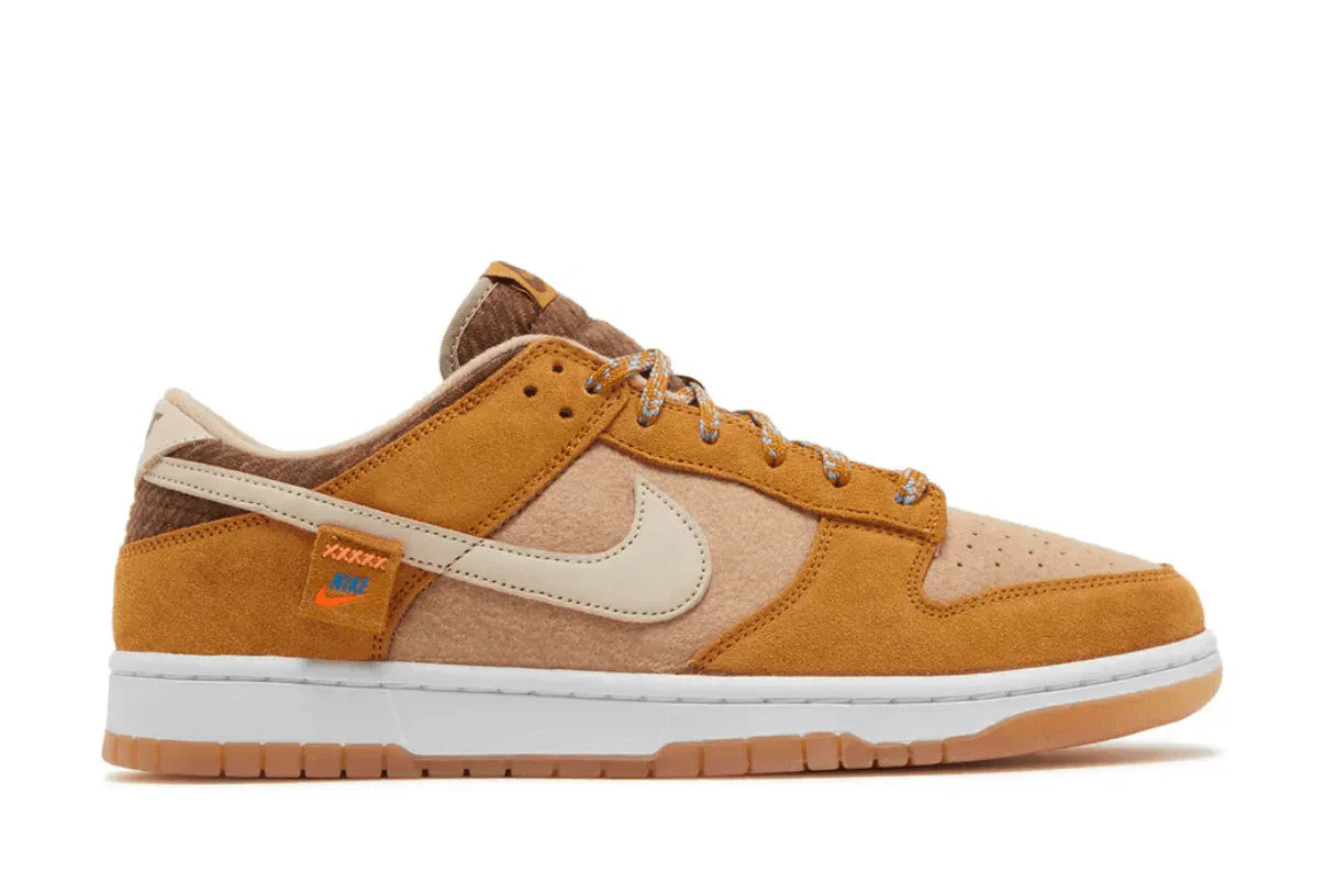 Tênis Nike Dunk Low Teddy Bear Marrom vista lateral