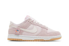 Tênis Nike Dunk Low Teddy Bear Pink Rosa vista lateral