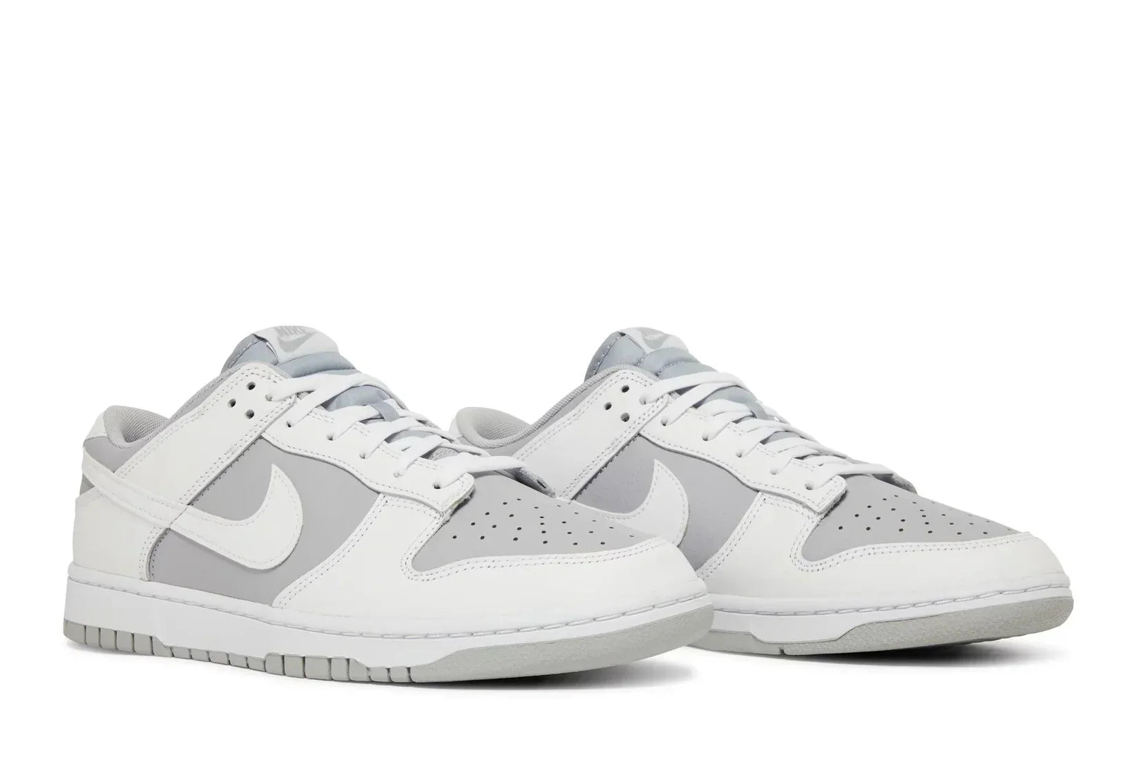 Tênis Nike Dunk Low White Neutral Grey Cinza vista traseira