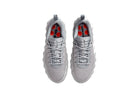 Tênis Nike Mind 002 Light Smoke Grey Cinza detalhe do solado