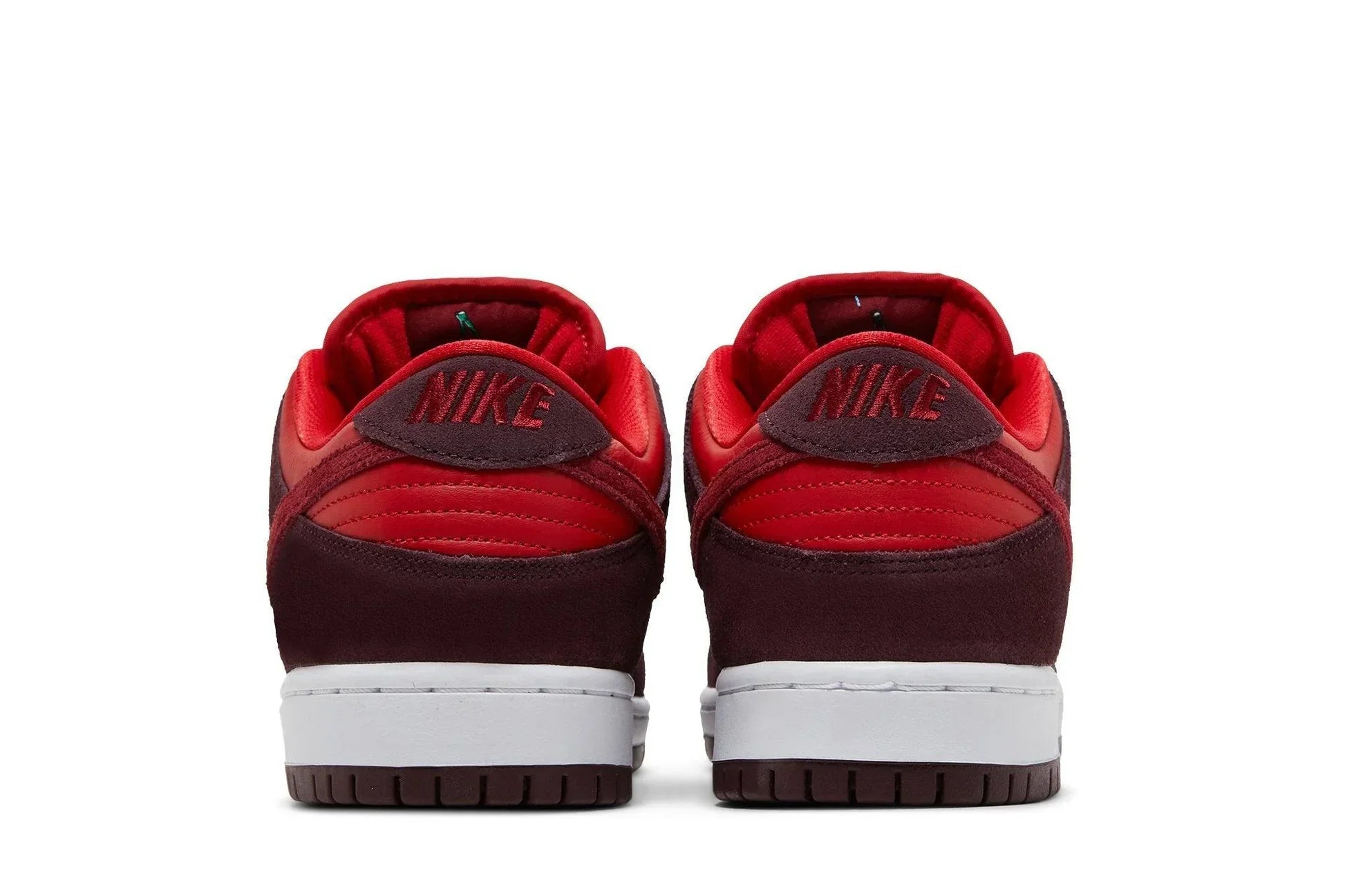 Tênis Nike SB Dunk Low Cherry Vermelho detalhe do solado