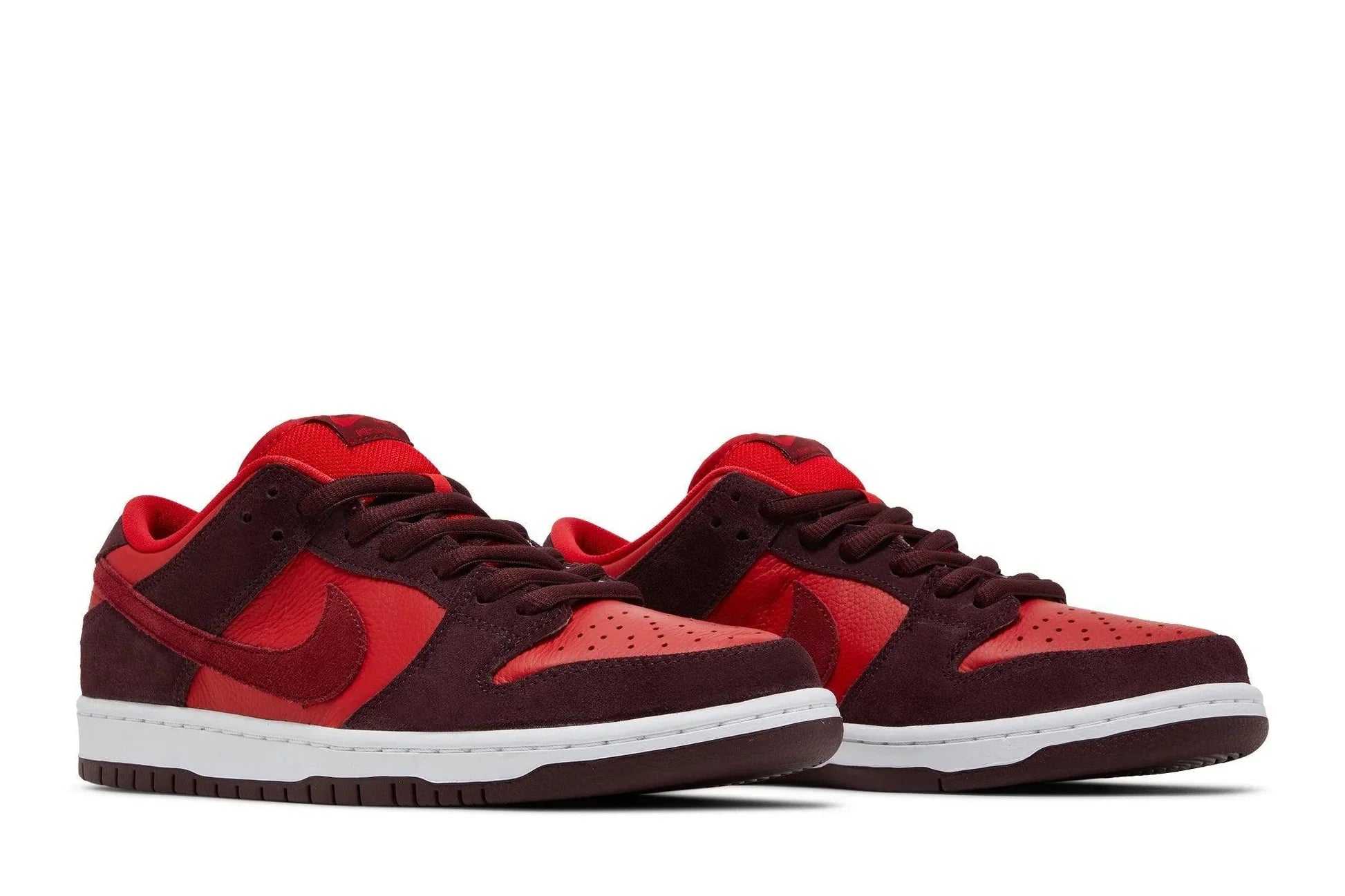 Tênis Nike SB Dunk Low Cherry Vermelho vista superior