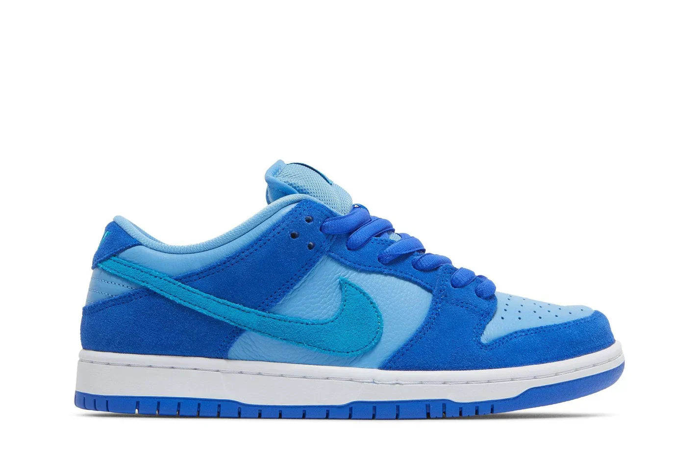Tênis Nike SB Dunk Low Pro Blue Raspberry Azul vista lateral