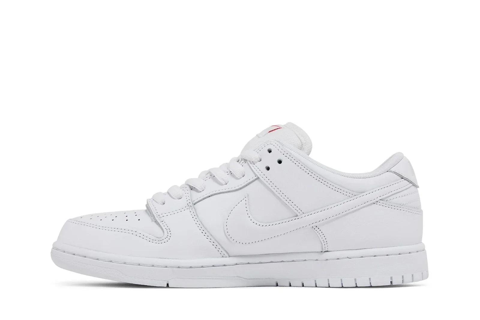 Tênis Nike Sb Dunk Low Pro Triple White Branco vista traseira