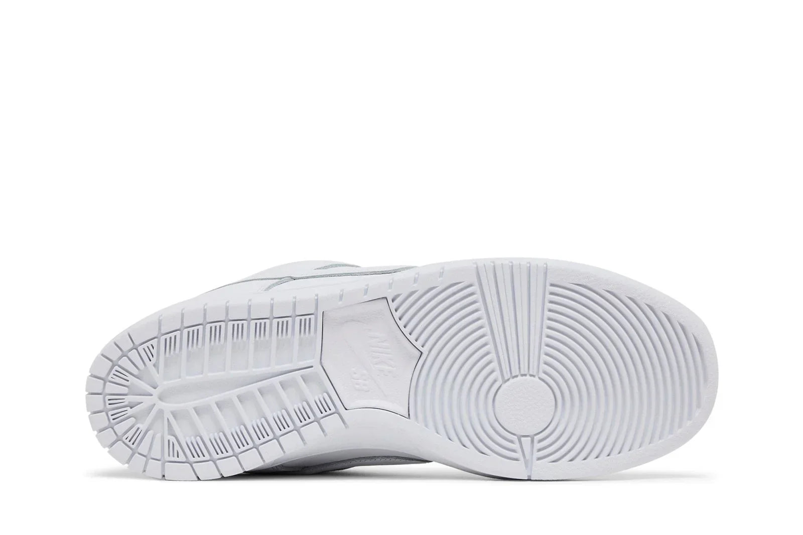 Tênis Nike Sb Dunk Low Pro Triple White Branco detalhe lateral